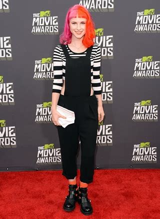 Hayley Williams Body Measurements Height Weight Bra Size。